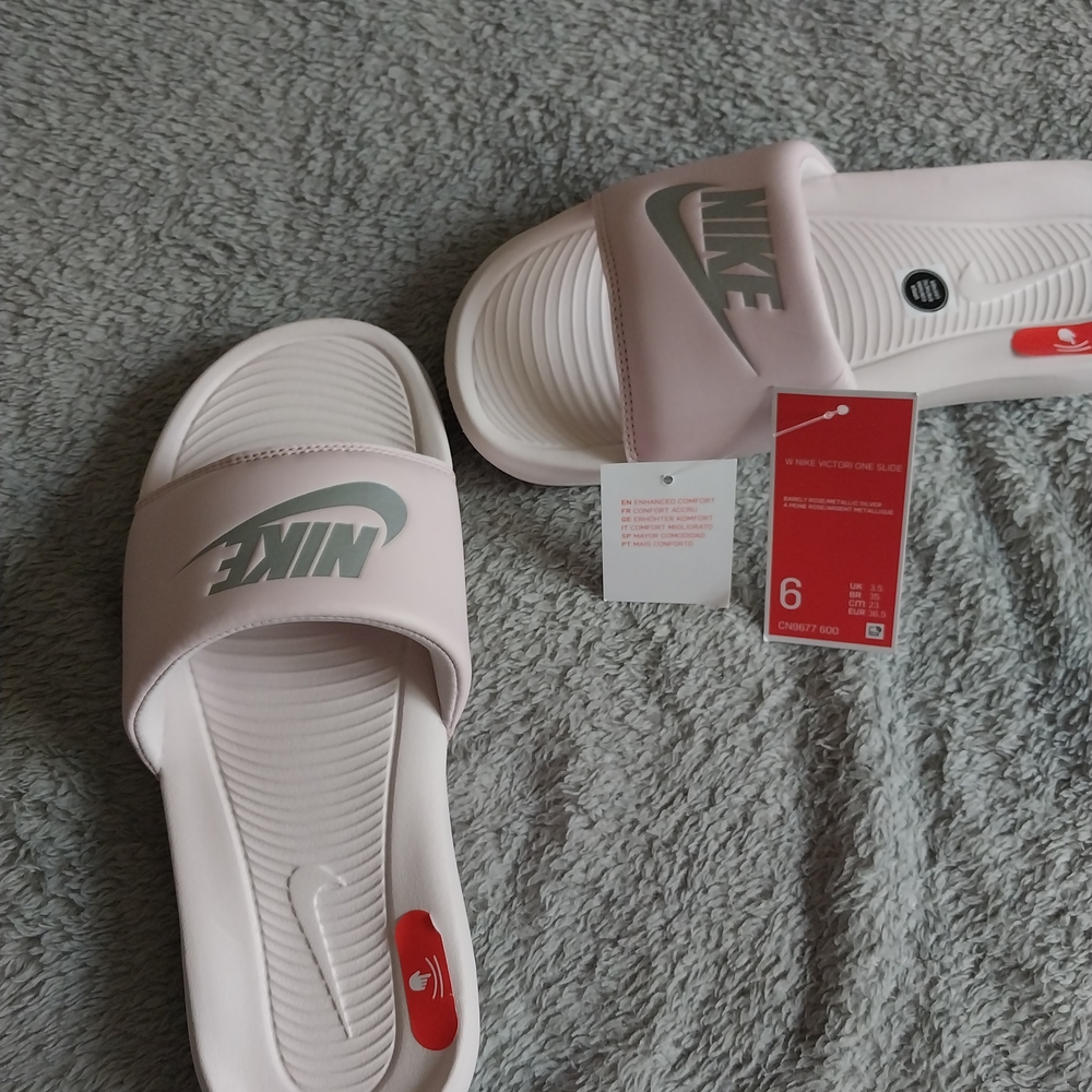 Nike Women’s Pink Slide Sandals - Picture 4 of 4
